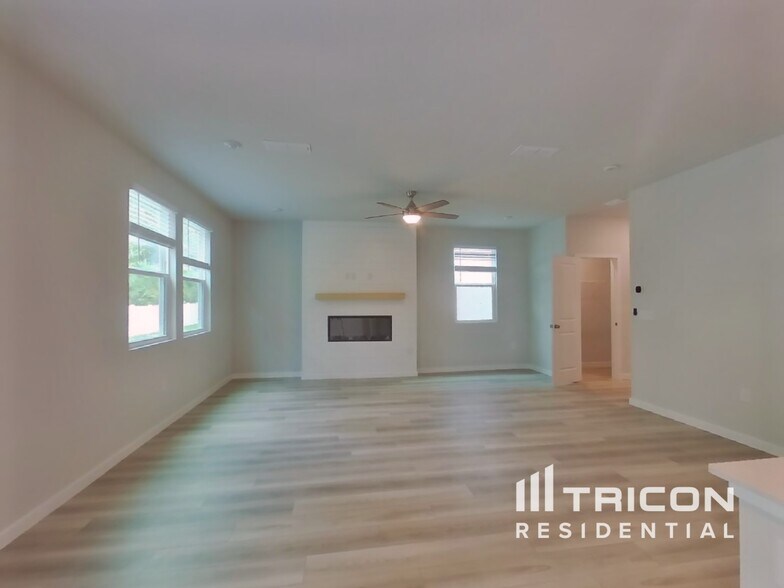 Building Photo - 14918 Macadamia Ln