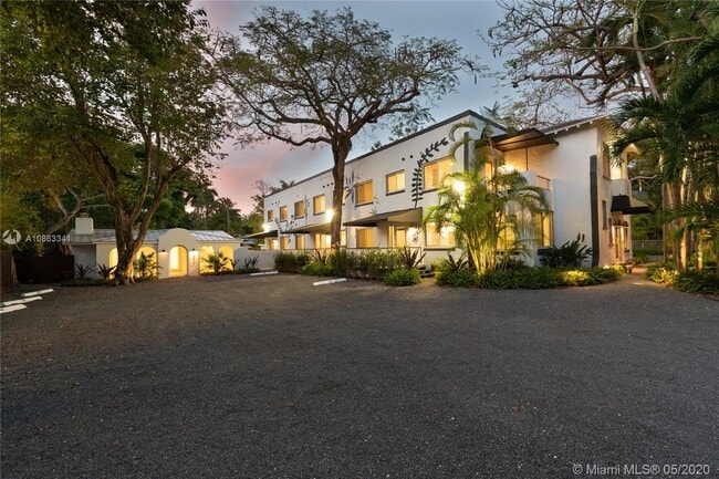 Building Photo - 3669 Poinciana Ave