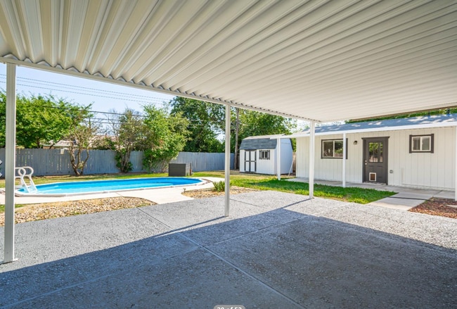 Building Photo - 4/2 + Detached Studio & Pool! One Property...