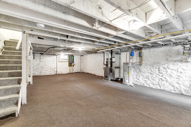 Building Photo - 3 Bedroom Rowhome- West Baltimore City