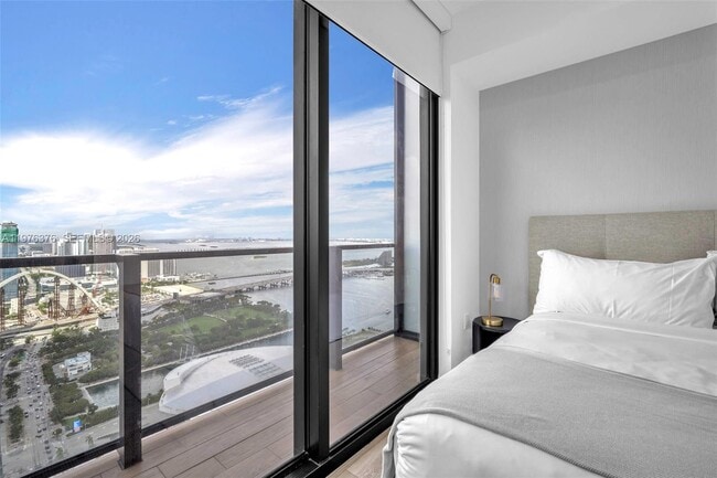 Building Photo - 398 NE 5th St