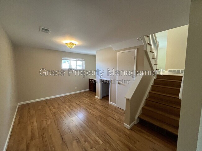 Building Photo - 10541 Livingston Dr