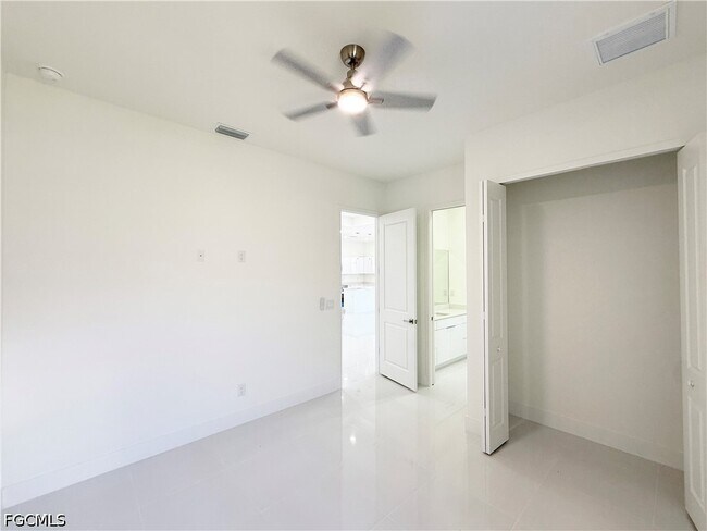Building Photo - 2726 NW 41st Pl
