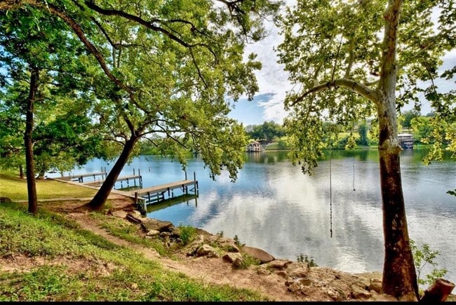 Building Photo - 2203 Yellow Bird Trail