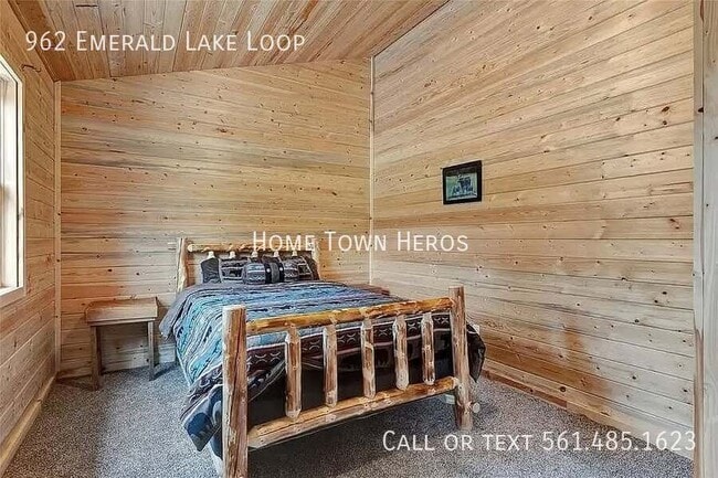 Building Photo - 962 Emerald Lk Lp