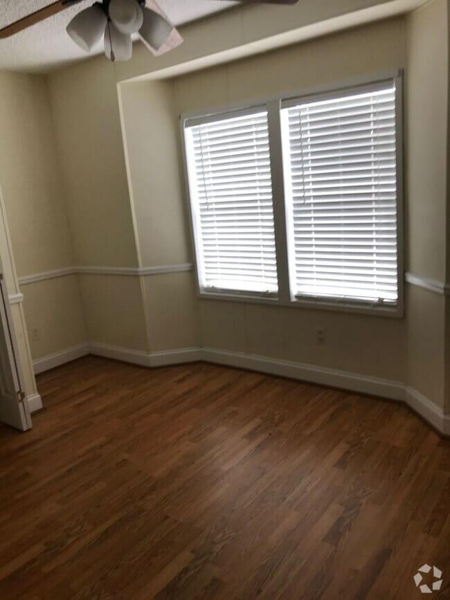 Building Photo - 2 bed 2 bath mobile home in country setting.