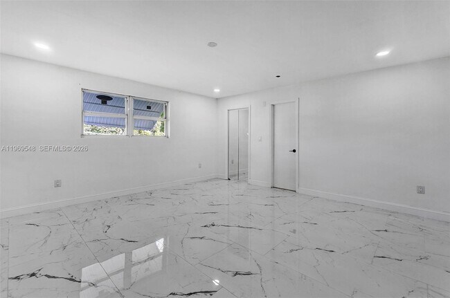 Building Photo - 860 NW 207th St