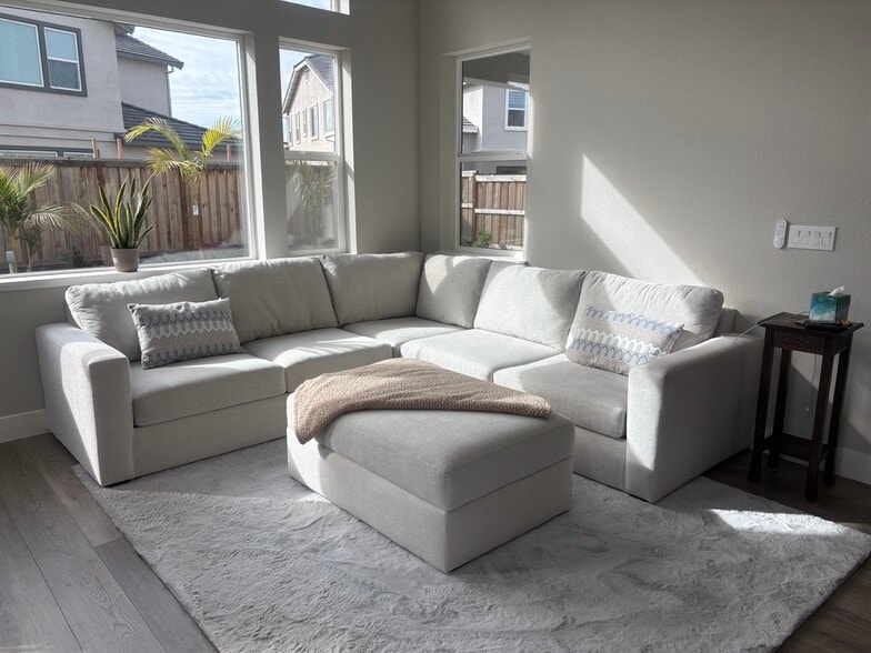 Building Photo - 2850 Lumin Ct