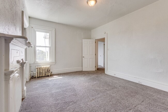 Building Photo - 28 Sharon St