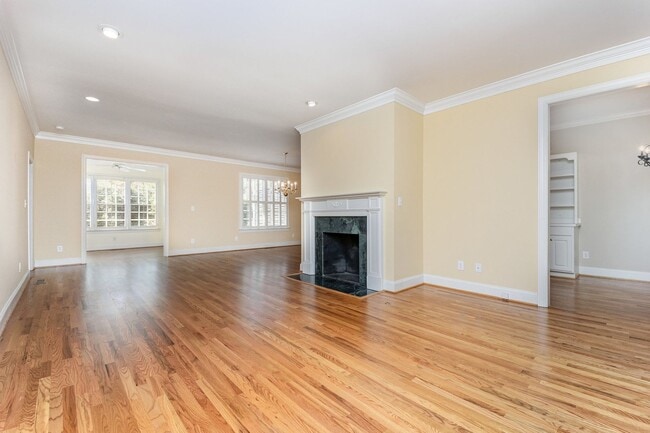 Building Photo - Spacious Townhome in the Heart of Raleigh,...