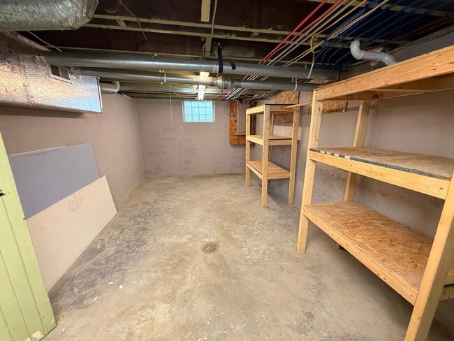 Building Photo - 3 Bedroom 2 1/2 Bathroom with one car detached garage