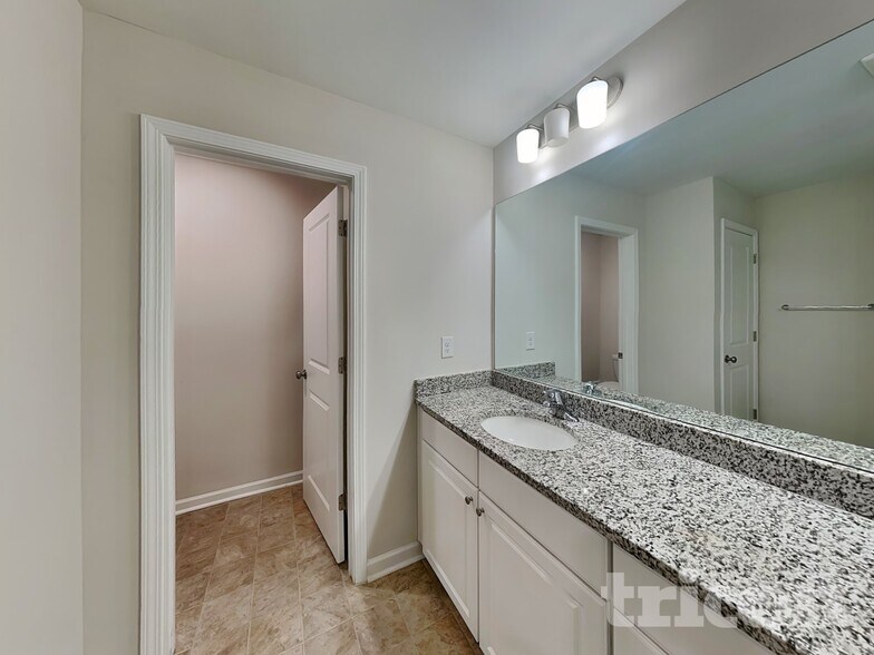 Building Photo - 203 Chapelcrest Ln