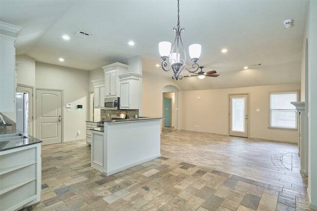 Building Photo - 13613 Vail Dr