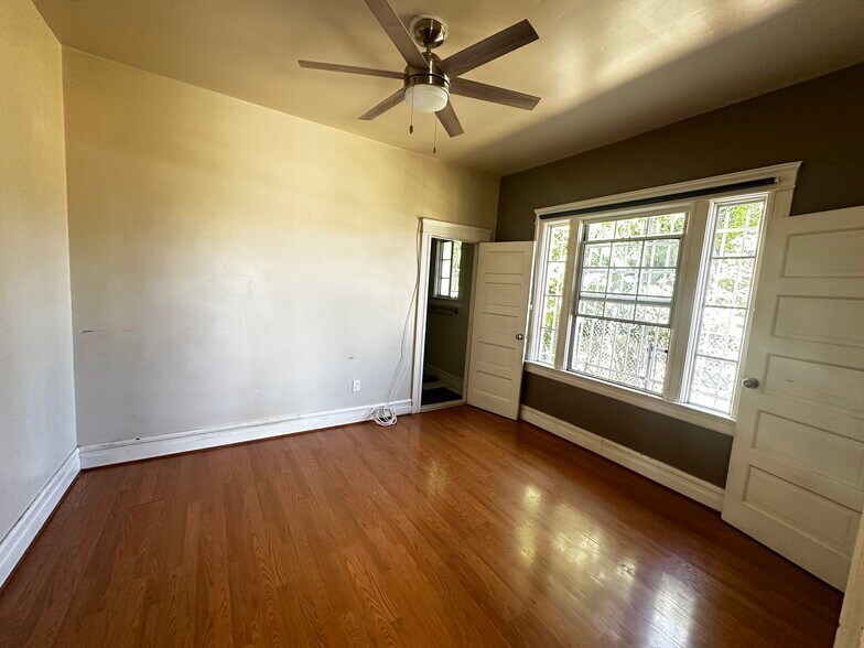 Building Photo - 1193 W 35th St