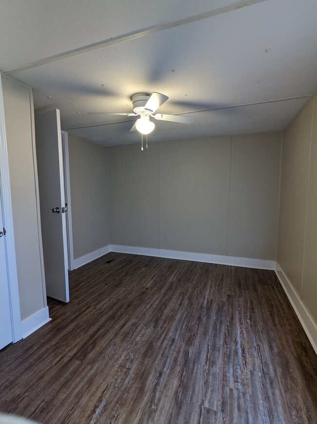 Building Photo - 415 Green Oak Rd
