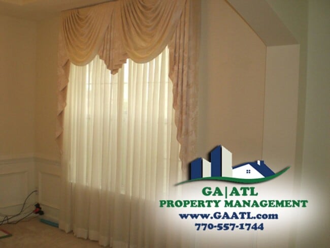 Building Photo - Spacious 4-bedroom house in the BROOKWOOD ...