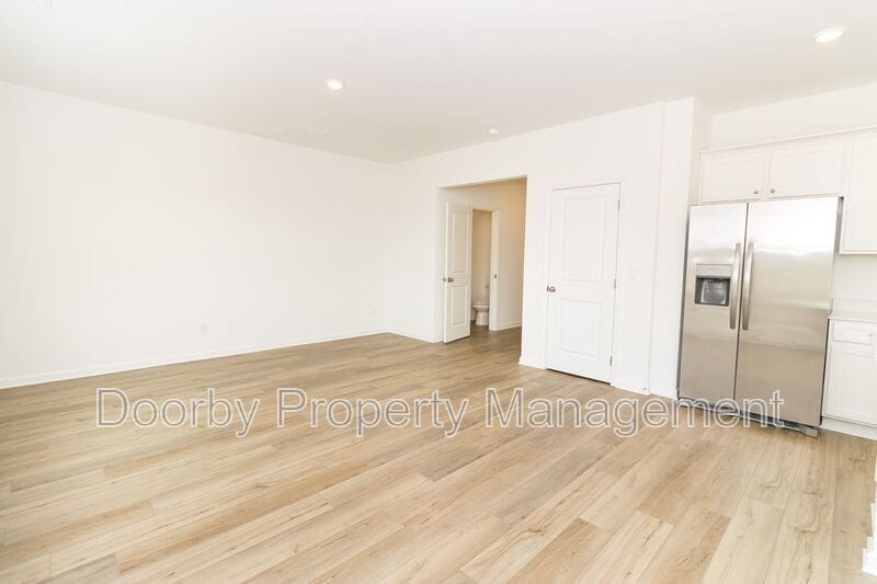 Building Photo - 115 Saddlebred Wy