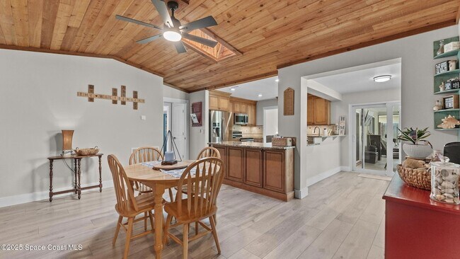 Building Photo - 375 Cherry Dr