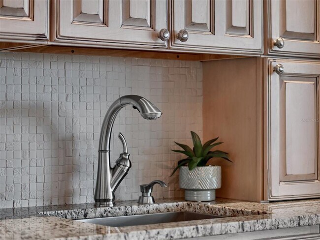 Building Photo - 525 E Jackson St