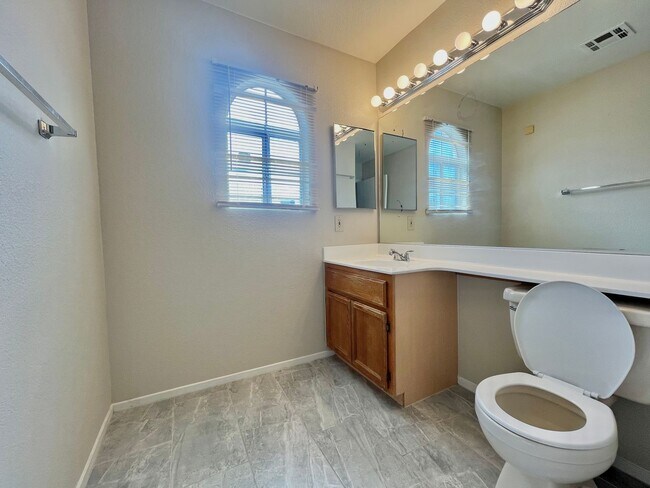 Building Photo - Gorgeous 4 Bedroom Home with Pool & Spa Located in The Lakes