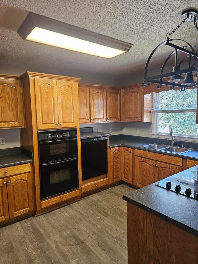 Building Photo - 134 Rolling Dr