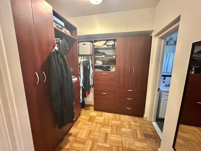 Building Photo - Great Studio in Glover Park/North Georgetown w/Murphy Bed, Walk-In Closet, Eat in Kitchen!