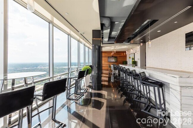 Building Photo - 215 N Pine St