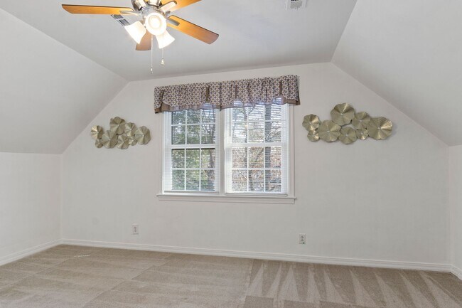 Building Photo - Cute-as-a-Button 2BR/2BA Apartment in Williamsburg VA | Private Entrance + Utilities Included