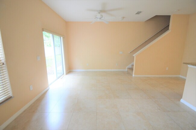 Building Photo - CASSELBERRY: Townhome in Devon Place