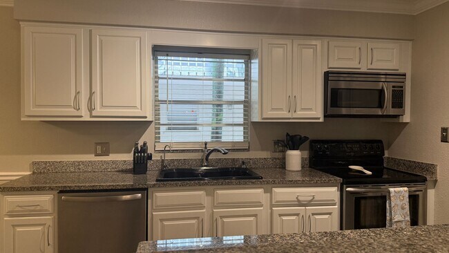 Building Photo - Charming 2/2 Seasonal Rental in Sarasota – Minutes from the Beach! Private Courtyard Included!!