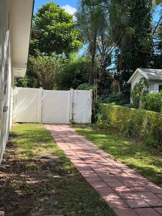 Building Photo - Charming 4 bedroom South Lakeland home wit...