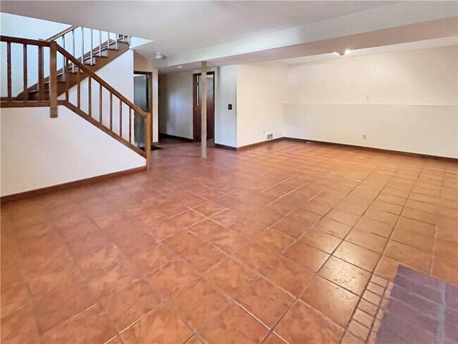 Building Photo - 60 N Cobble Hill Rd