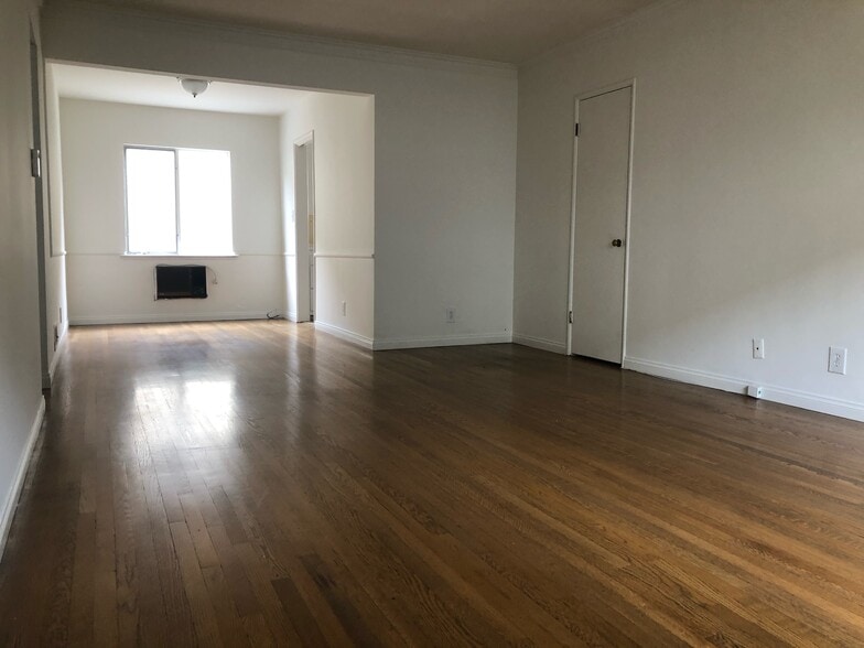 Building Photo - 1245 N Hayworth Ave