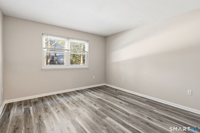 Building Photo - 808 Twin Circle Dr