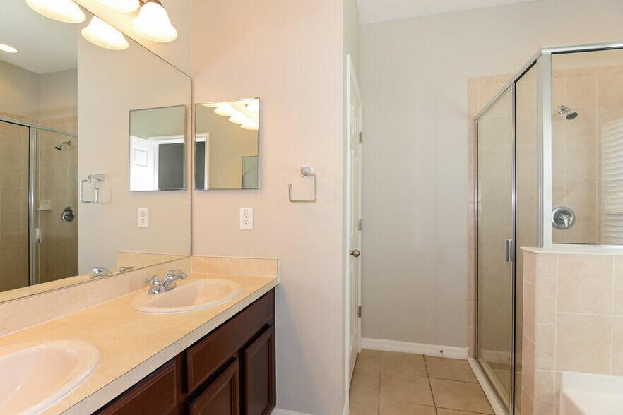 Building Photo - 5723 white Trillium Loop