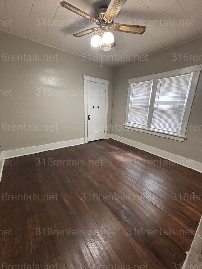 Building Photo - Five bedroom Two bath house for rent!