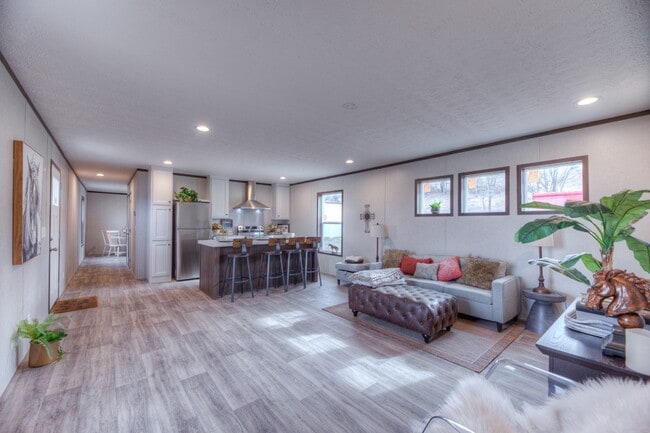 Building Photo - 6658 Bratton Rd