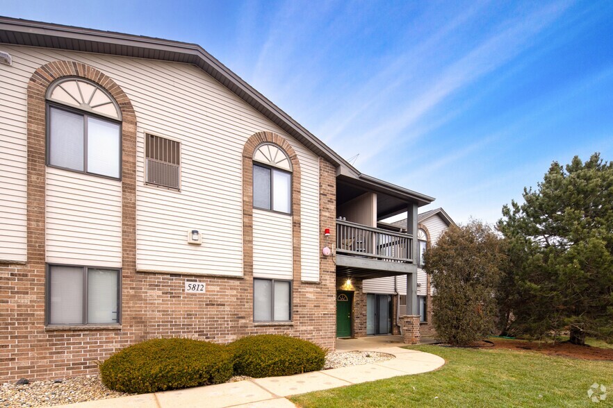 Building Photo - Courtyard Junction Apartments