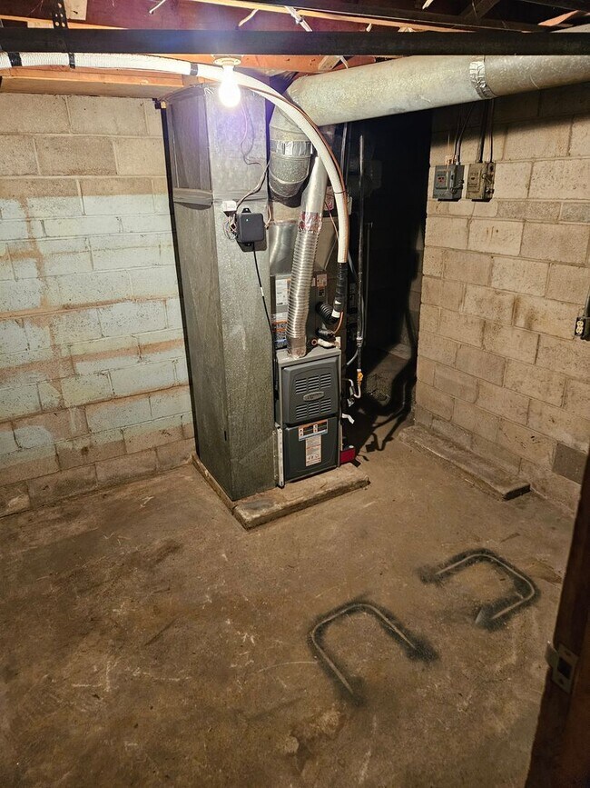 Building Photo - 316-317 S Vincent Ct