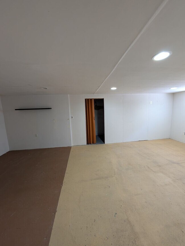 Building Photo - 43 Toponce Dr