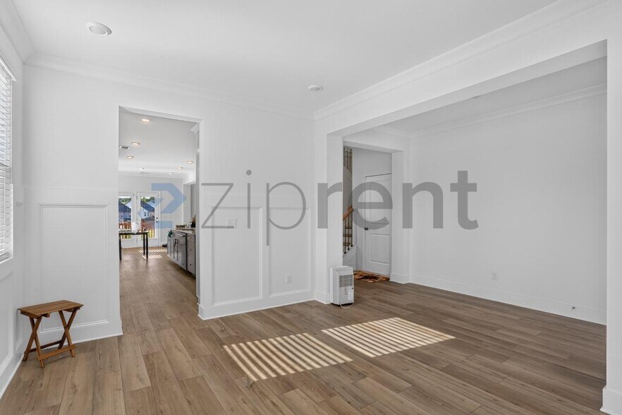 Building Photo - Unit