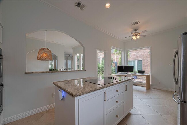 Building Photo - 11914 Ashmead Dr