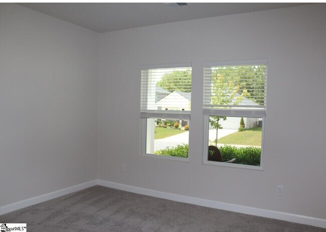 Building Photo - 117 Layken Dr