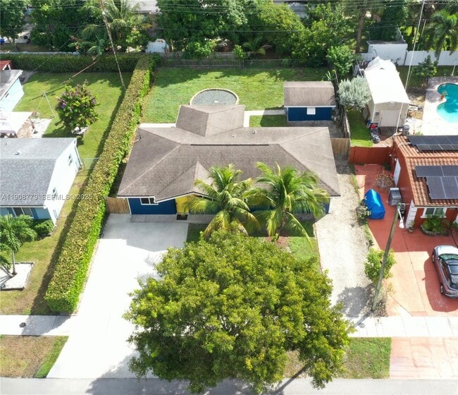 Building Photo - 2300 SW 42nd Terrace