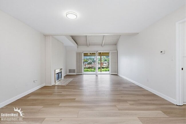 Building Photo - Charming 2Bdm 2Ba Condo with Scenic Views in Lake San Marcos!