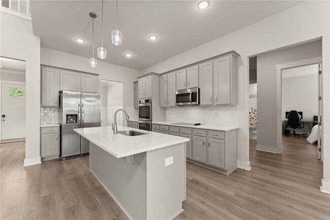 Building Photo - 5841 Woodland Park Ct