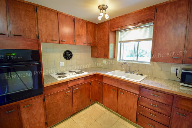 Building Photo - 3-Bedroom House Near City Park!