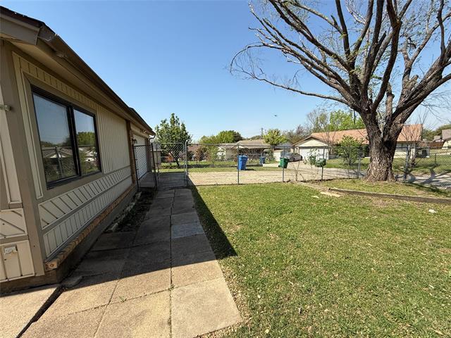 Building Photo - 2107 Rockwood Dr