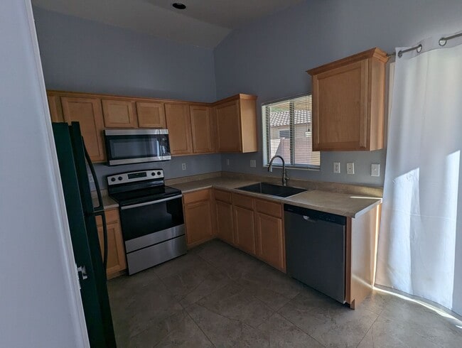 Building Photo - 3 Bedroom 2 Bath Rental in Sahuarita