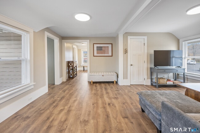 Building Photo - 3 Main St